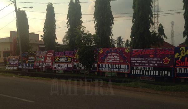 mapolres-muba-juga-kebanjiran-karangan-bunga