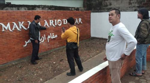 revitalisasi-makam-ario-damar-dikerjakan-asal-jadi-
