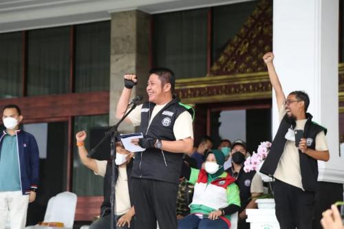 promosikan-wisata-herman-deru-gandeng-komunitas-vespa