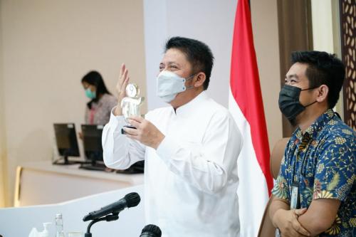 tribun-nobatkan-herman-deru-sebagai-kepala-daerah-peduli-pembangunan