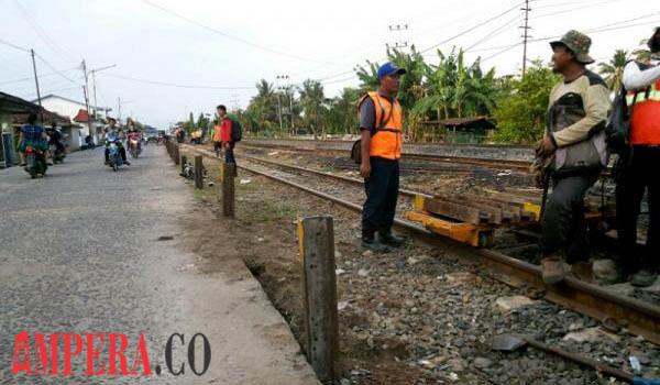 pasang-patok-pembatas-pt-kai-diprotes-warga