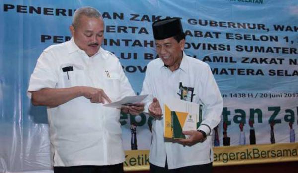 sumsel-menjadi-provinsi-pertama-yang-menyalurkan-zakat-melalui-baznas