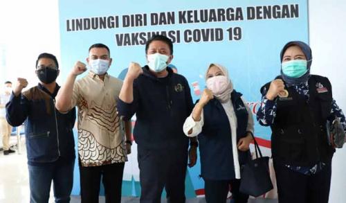 ratusan-wartawan-desk-pemprov-sumsel-diberi-vaksin-covid19-secara-bertahap
