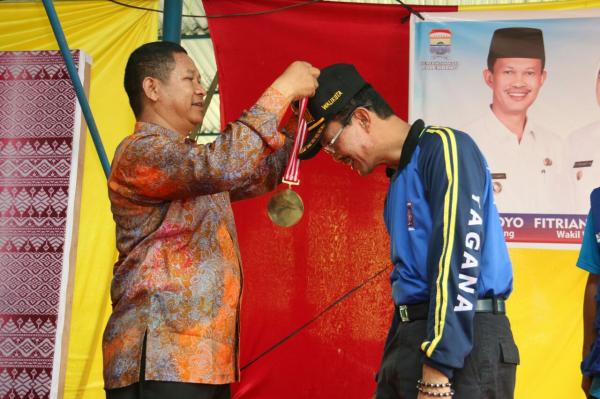 walikota-raih-penghargaan-dari-leprid
