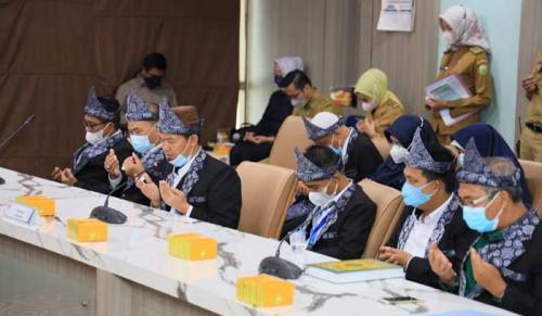 gubernur-sumsel-targetkan-sumsel-masuk-3-besar-stqh-nasional