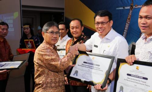 dinas-pu-pr-palembang-raih-penghargaan-jasa-kontruksi