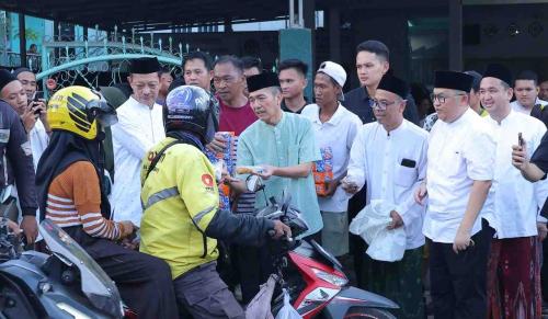 turun-langsung-ke-jalan-ratu-dewa-sapa-warga-dengan-berbagi-berkah-ramadhan