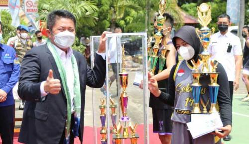 tutup-turnamen-basket-antar-pelajar-herman-deru-dorong-prestasi-olahraga-basket-sumsel