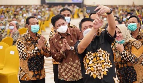 gubernur-sumsel-ingatkan-aparatur-desa-taat-azas-dan-hukum