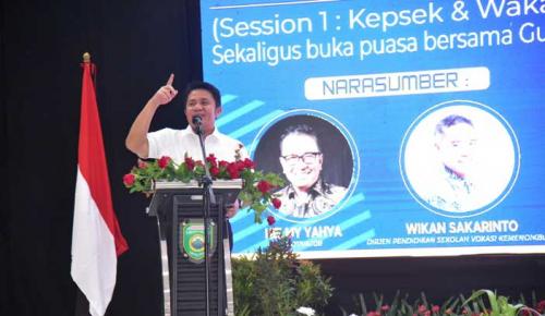 herman-deru-berbagi-kiat-sukses-untuk-kepala-sekolah-sesumsel