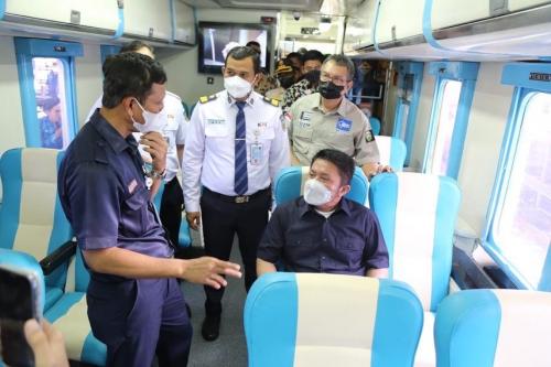 jelang-arus-mudik-herman-deru-pastikan-kesiapan-stasiun-ka-kertapati-palembang