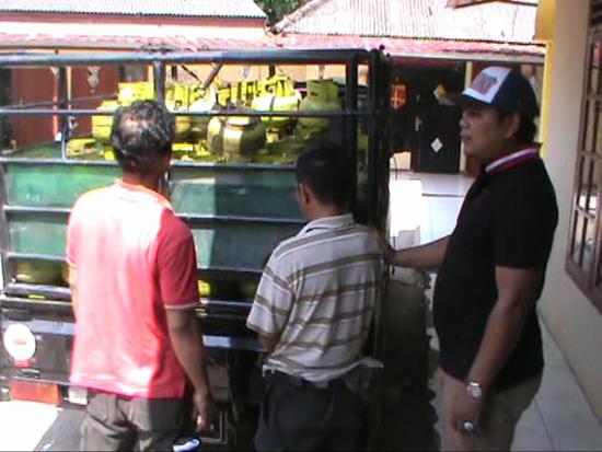 polisi-tangkap-dua-pelaku-pengoplos-elpiji-3-kg
