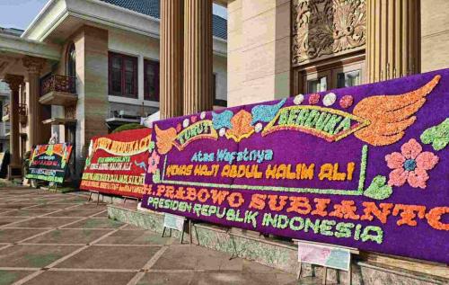 karangan-bunga-wafatnya-haji-halim-penuhi-jalan-m-isajalan-perintis-kemerdekaan