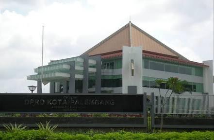 kantor-dprd-palembang-dijaga-satpam