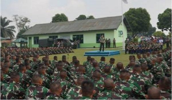 as-op-panglima-cek-kesiapan-prajurit-yonif-142kj-