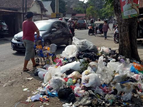 dewan-buat-rekomendasi-ke-pemkot-untuk-buka-tpa-sukawinatan
