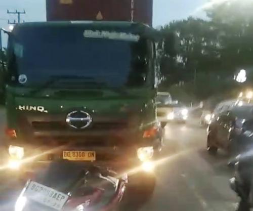 dishub-palembang-kecam-aksi-sopir-truk-yang-nyaris-tabrak-petugas-di-lapangan