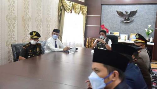herman-deru-pantau-psu-pali-secara-daring