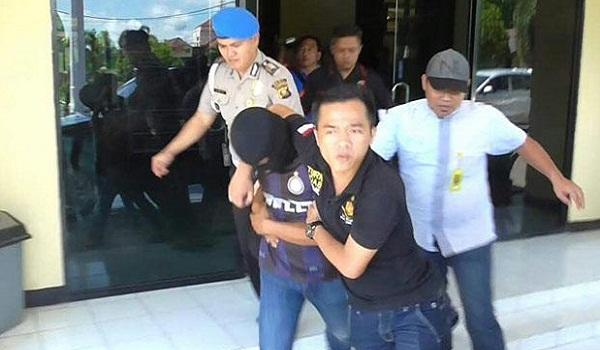 resmi-tersangka-polisi-penembak-satu-keluarga-ditahan-di-polda-sumsel