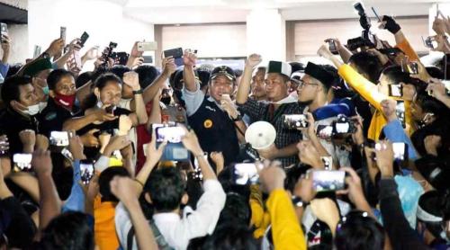 deru-janji-sampaikan-aspirasi-mahasiswa-ke-presiden