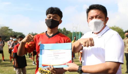 dukung-perkembangan-sepakbola-nasional-hd-gulirkan-turnamen-sepakbola-u14-dan-women-sriwijaya-fc-cha
