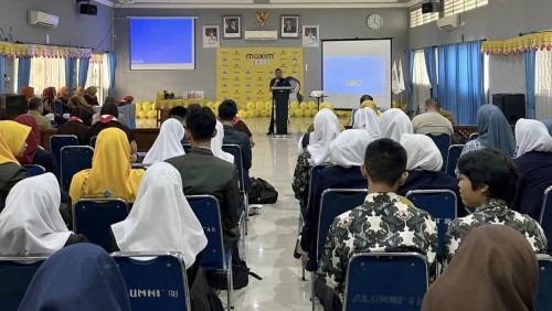 diikuti-20-sma-maxim-selenggarakan-kompetisi-cerdas-cermat-bahasa-inggris