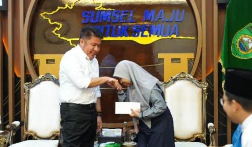 gubernur-sumsel-dorong-generasi-qurani-berprestasi-di-mtq-internasional-qatar