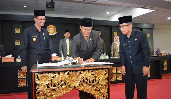dprd-palembang-sahkan-raperda-apbd-perubahan-tahun-2016