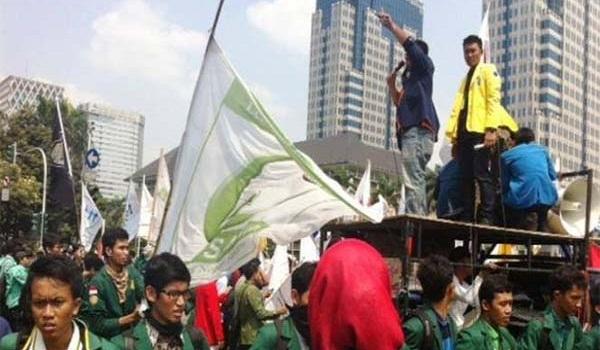 demonstran-ancam-menginap-didepan-istana