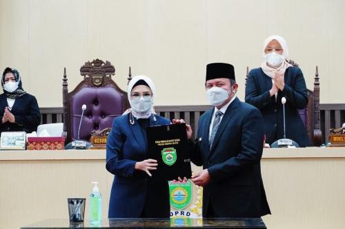 herman-deru-ungkap-capaian-dan-realisasi-pembangunan-sumsel-pada-rapat-paripurna-ke48-