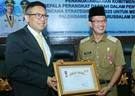 harnofitri-raih-penghargaan-dari-udp