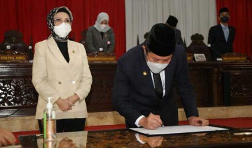 tok-legislatif-setujui-dua-raperda-usulan-pemprov-sumsel