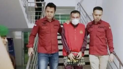 anggota-dprd-ogan-ilir-yansori-ditetapkan-tersangka-dan-langsung-ditahan-
