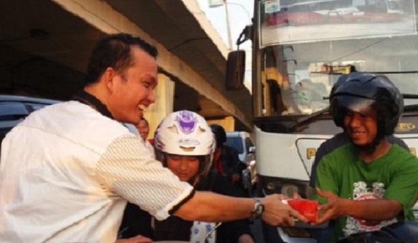 pks-sumsel-tebar-29-ribu-tajil-ke-masyarakat