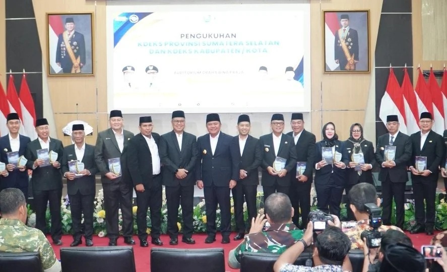 gubernur-herman-deru-kukuhkan-kdeks-kabupaten-dan-kota-se-sumsel