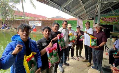 gelar-mancing-bersama-warga-nahdliyin-ketum-pkb-bagikan-ratusan-sembako-di-palembang