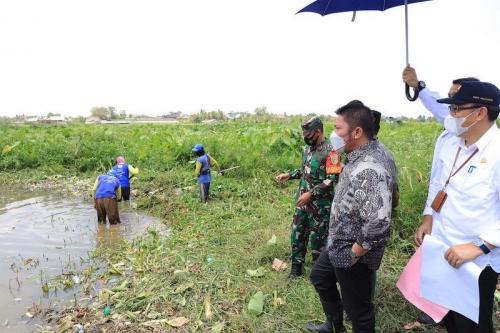 serius-atasi-banjir-di-palembang-herman-deru-bantu-pembangunan-kolam-retensi-simpang-bandara