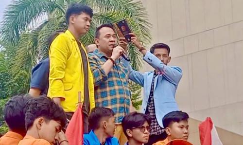 ratu-dewa-apresiasi-demo-tertib-di-palembang