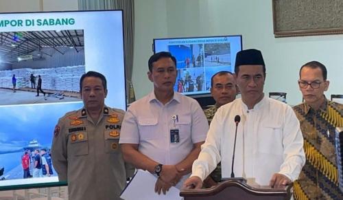 menteri-pertanian-temukan-136-pengecer-persulit-petani-dapat-pupuk-minta-kartu-tani