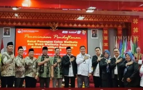 resmi-daftar-pilkada-palembang-rdps-dihantarkan-ribuan-pendukung-ke-kpu