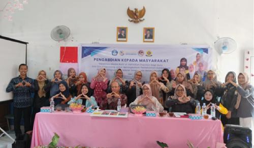 dosen-universitas-sriwijaya-memberikan-pelatihan-media-inovatif-di-sd-negeri-204-palembang-