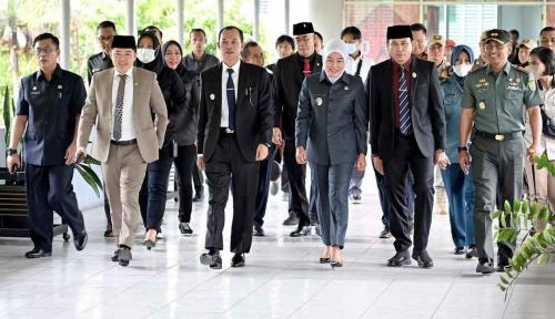 8-fraksi-di-dprd-palembang-sampaikan-pandum-lkpj-walikota-2022