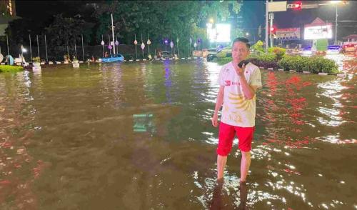 palembang-macet-akibat-banjir-rd-langsung-turun-ke-lapangan