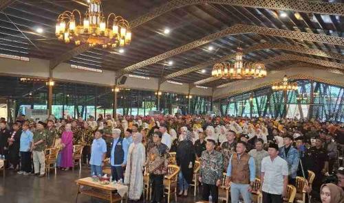ribuan-pedagang-pecel-lele-pedagang-bakso-dan-tukang-jamu-dukung-pasangan-matahati-