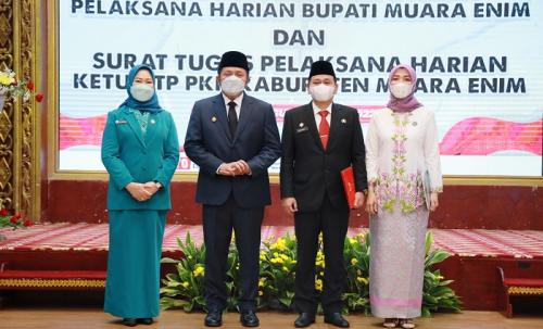 gubernur-herman-deru-beri-mandat-kurniawan-sebagai-plh-bupati-muara-enim