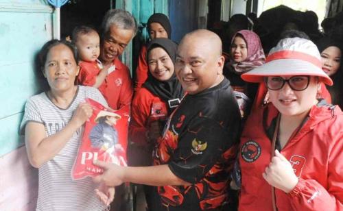 dalam-rangka-1-muharam-politisi-pdip-bantu-warga-tak-mampu-di-kertapati