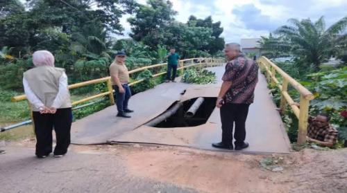 dprd-ogan-ilir-minta-pemkab-oi-dan-pemprov-sumsel-segera-perbaiki-jembatan-amblas