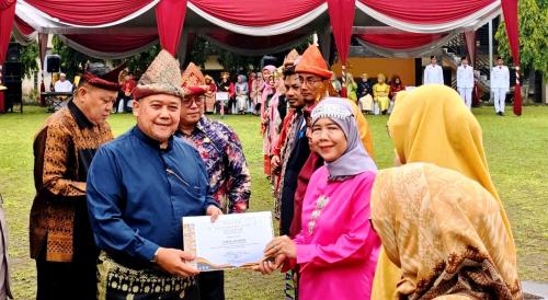 hari-guru-nasional-2025-di-palembang-berlangsung-khidmat-guru-hebat-indonesia-kuat-