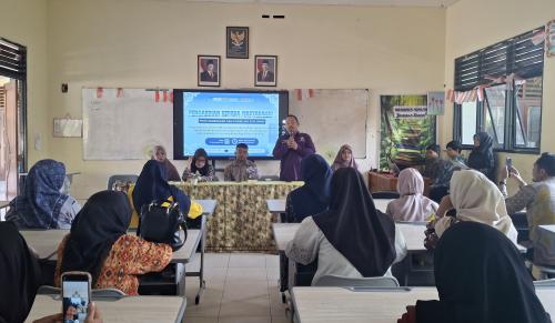 tim-dosen-bk-unsri-latih-guru-bk-smp-palembang-membuat-media-layanan-kartu-karier-siswa