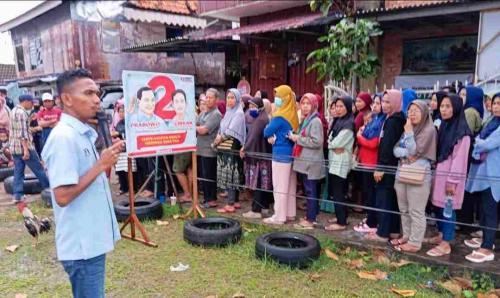 warga-serbu-sembako-tebus-murah-